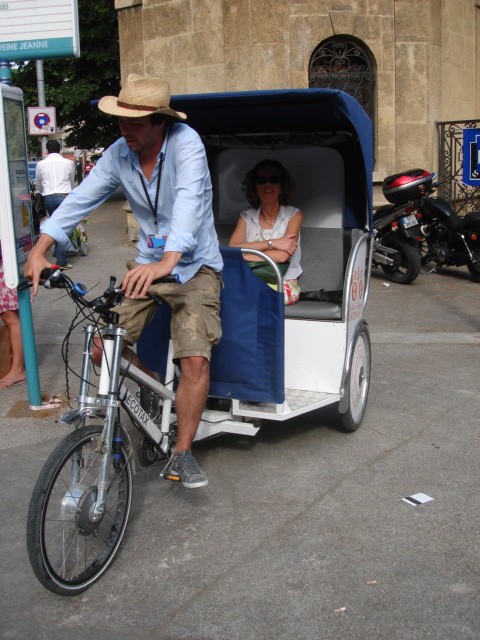 Une cliente sur le vélo-taco à Aix