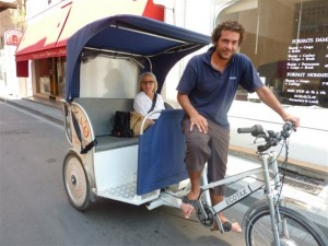 Une cliente sur le vélo-taco