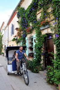 Read more about the article Visite touristique Arles: visite originale et personnalisé en vélo taco.