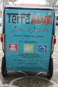 Read more about the article Des Jeux et des jouets sur Arles chez Terra Ludi.